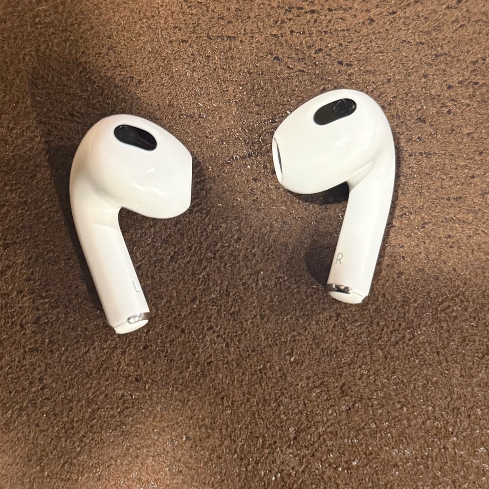 AirPods 3rd Generation - Picture 5 of 6